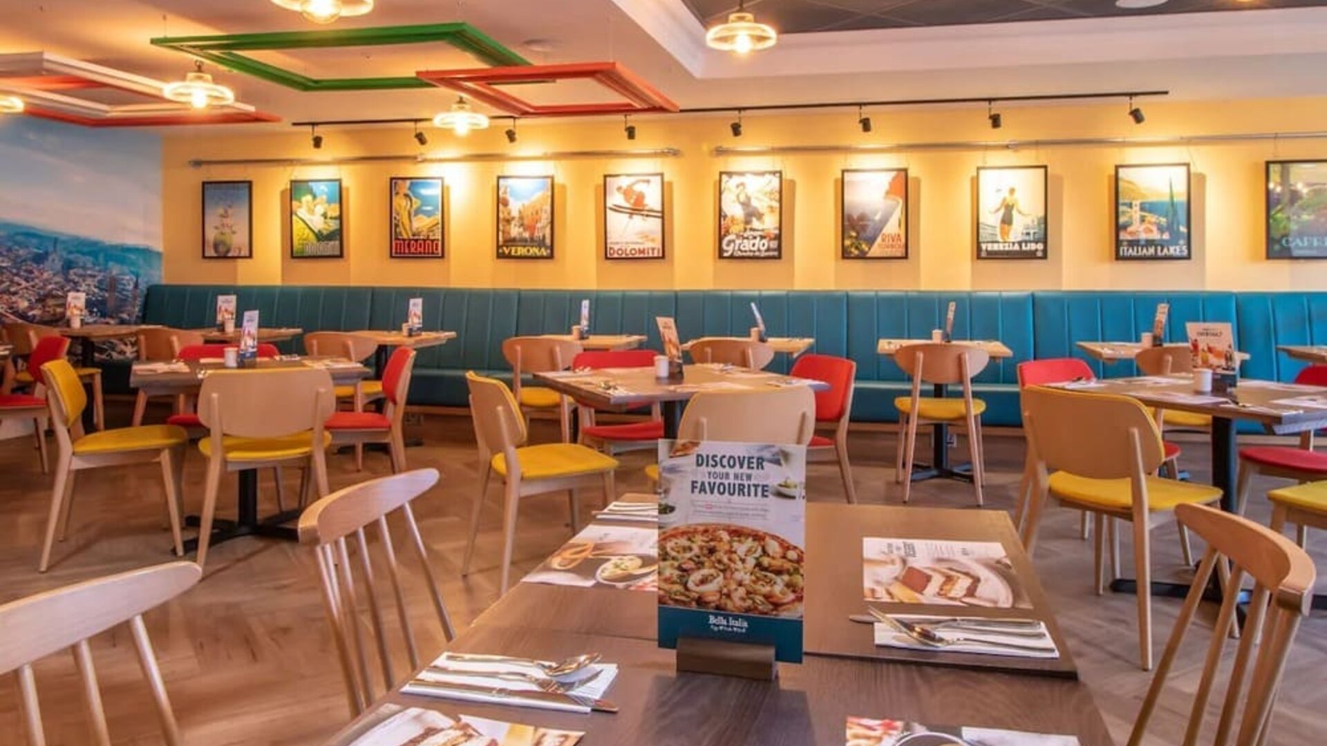 Hotel restaurant at Holiday Inn Leicester-Wigston.