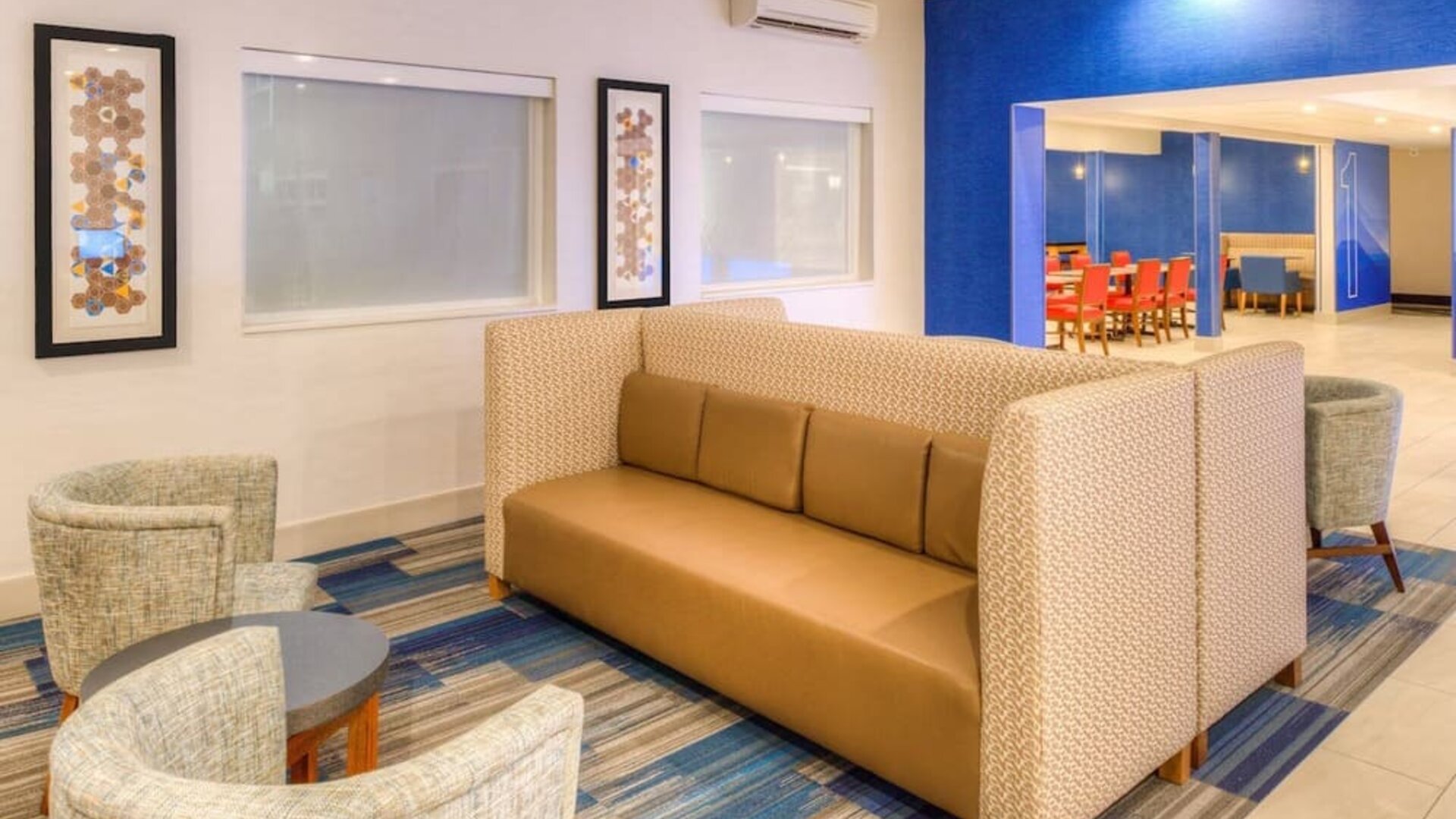 Lobby and coworking lounge at Holiday Inn Express Newberg - Wine Country.