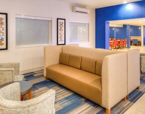 Lobby and coworking lounge at Holiday Inn Express Newberg - Wine Country.