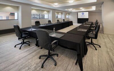 Professional meeting room at Hyatt Regency Milwaukee.