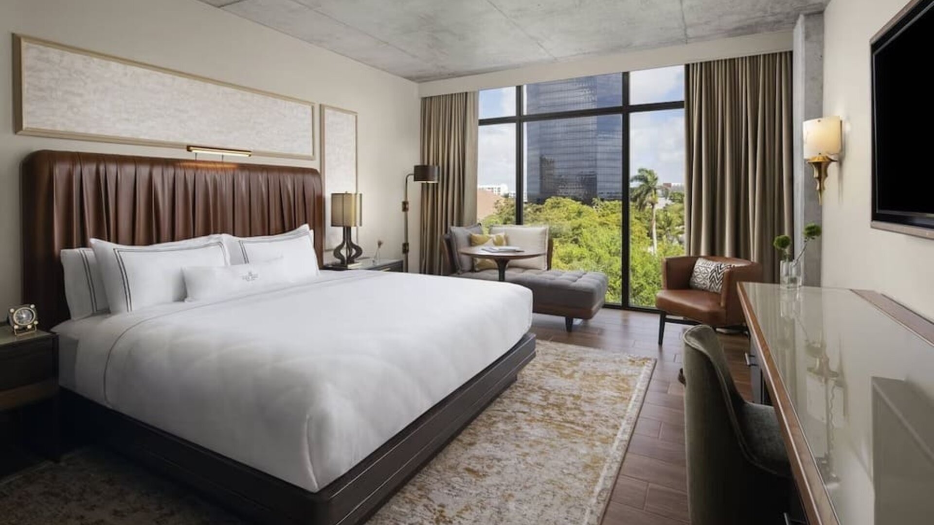 Day use room with natural light at The Ben, Autograph Collection.