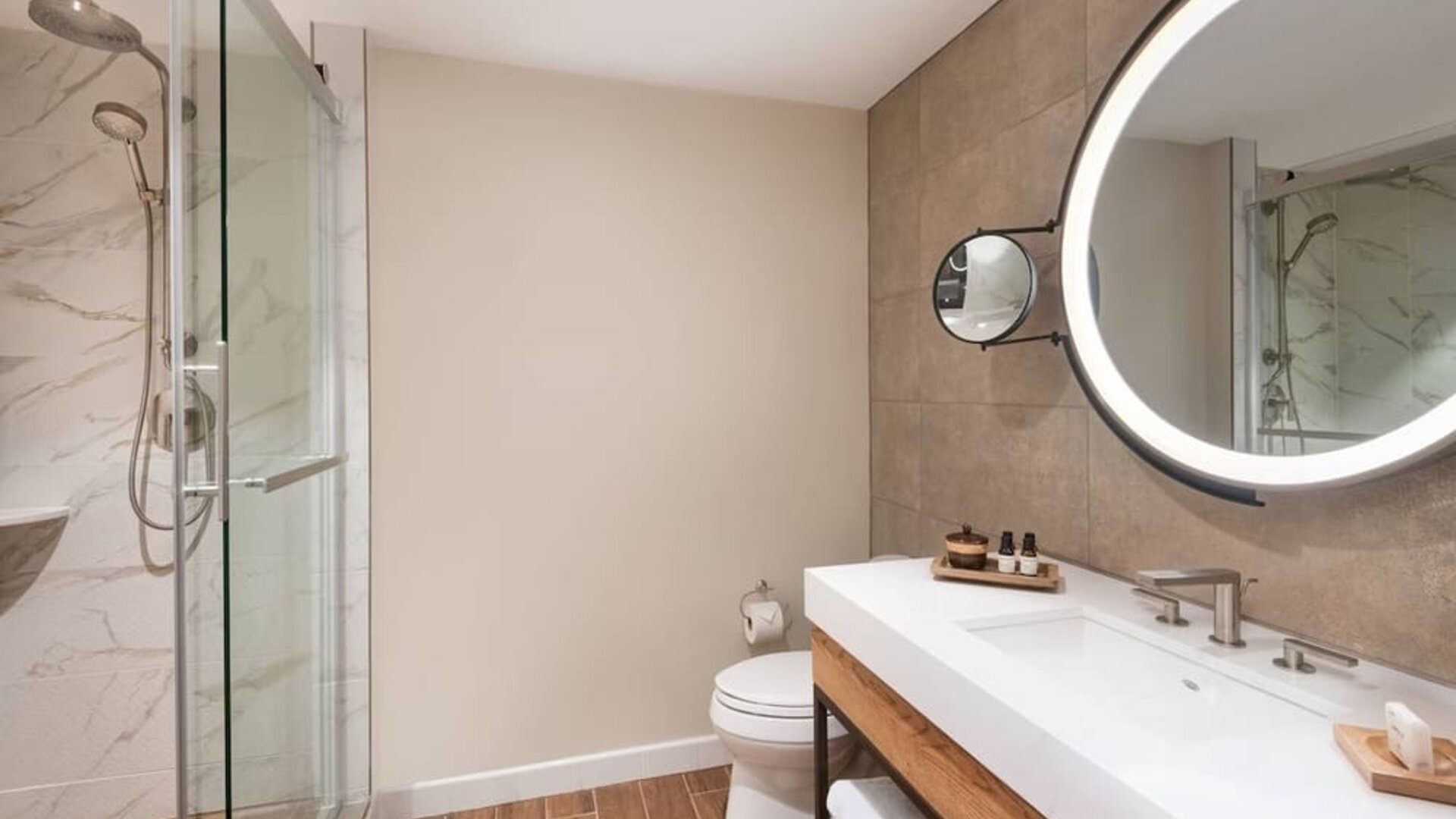 Guest bathroom with shower at The Ben, Autograph Collection.