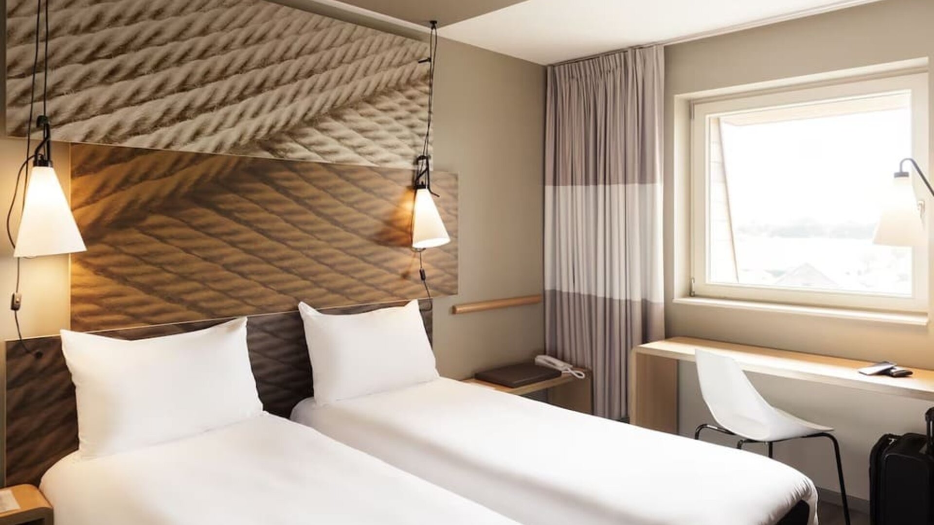 Day use twin room with work desk at ibis Leicester City.