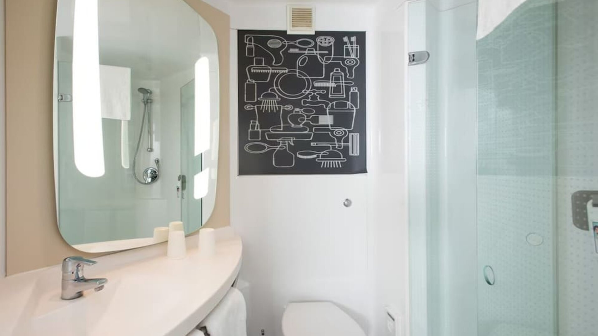 Guest bathroom with shower and free toiletries at ibis Leicester City.