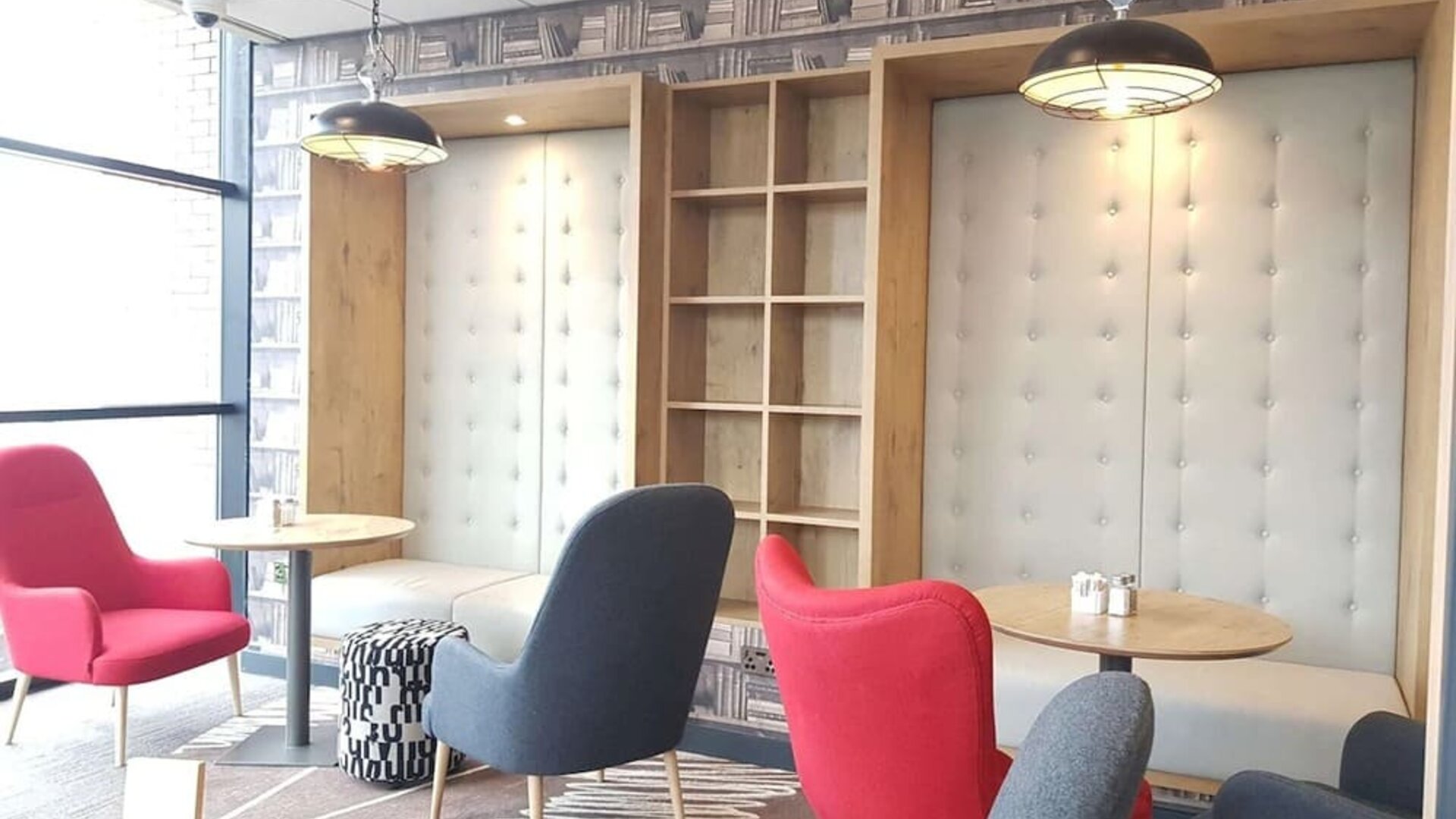 Lounge sitting at ibis Leicester City.