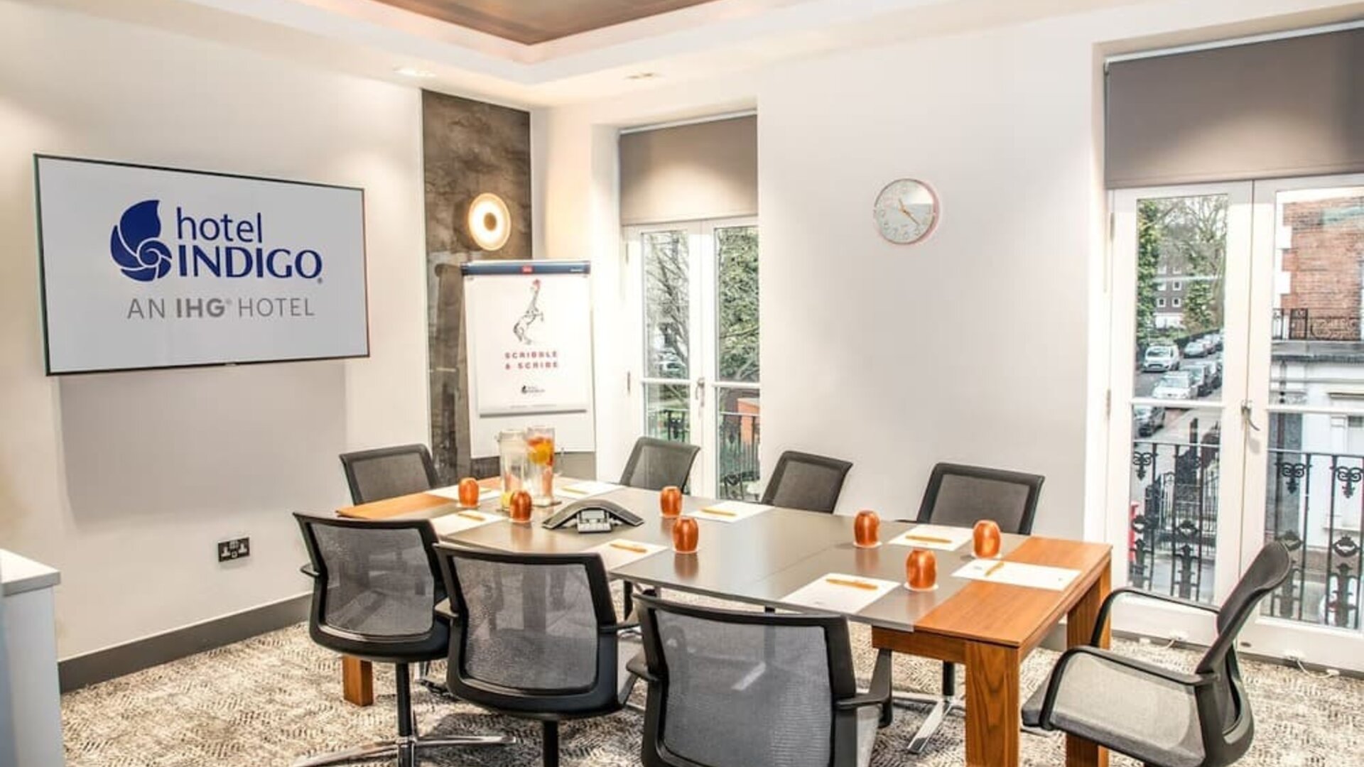Professional meeting room at Indigo London-Paddington Hotel.