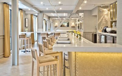 Cocktail bar at The Inn At Saratoga, Tapestry Collection By Hilton.