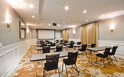 Meeting room at The Inn At Saratoga, Tapestry Collection By Hilton.