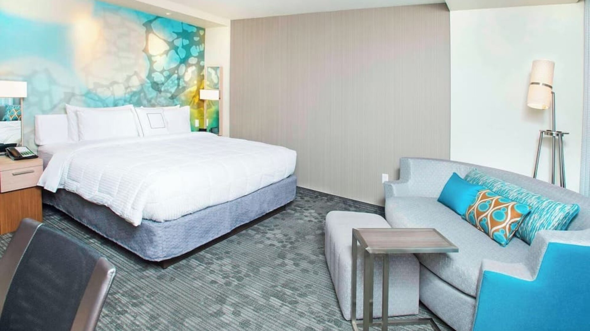 Day use room with sofa at Courtyard By Marriott Redwood City.
