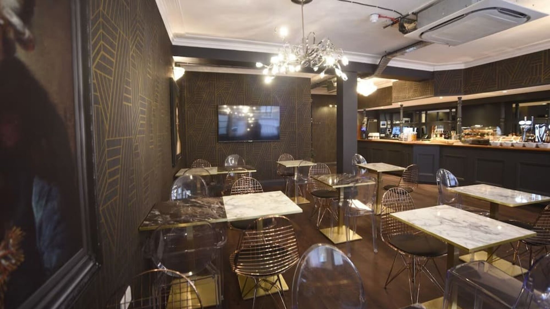 Dining area at The Pack And Carriage London Hotel.