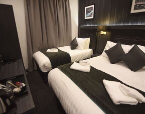 Day use twin room at The Pack And Carriage London Hotel.