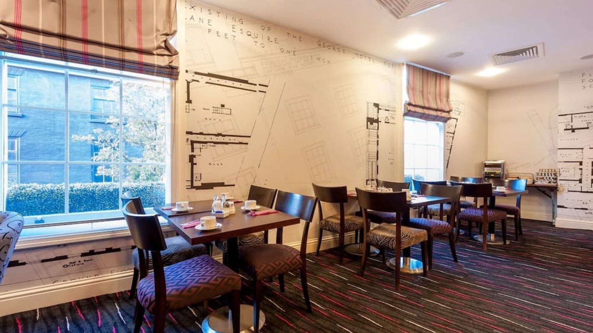 Dining area at Mercure Nottingham City Centre Hotel.