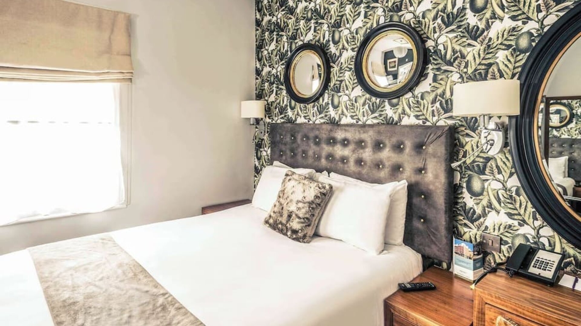 King bed at Mercure Nottingham City Centre Hotel.