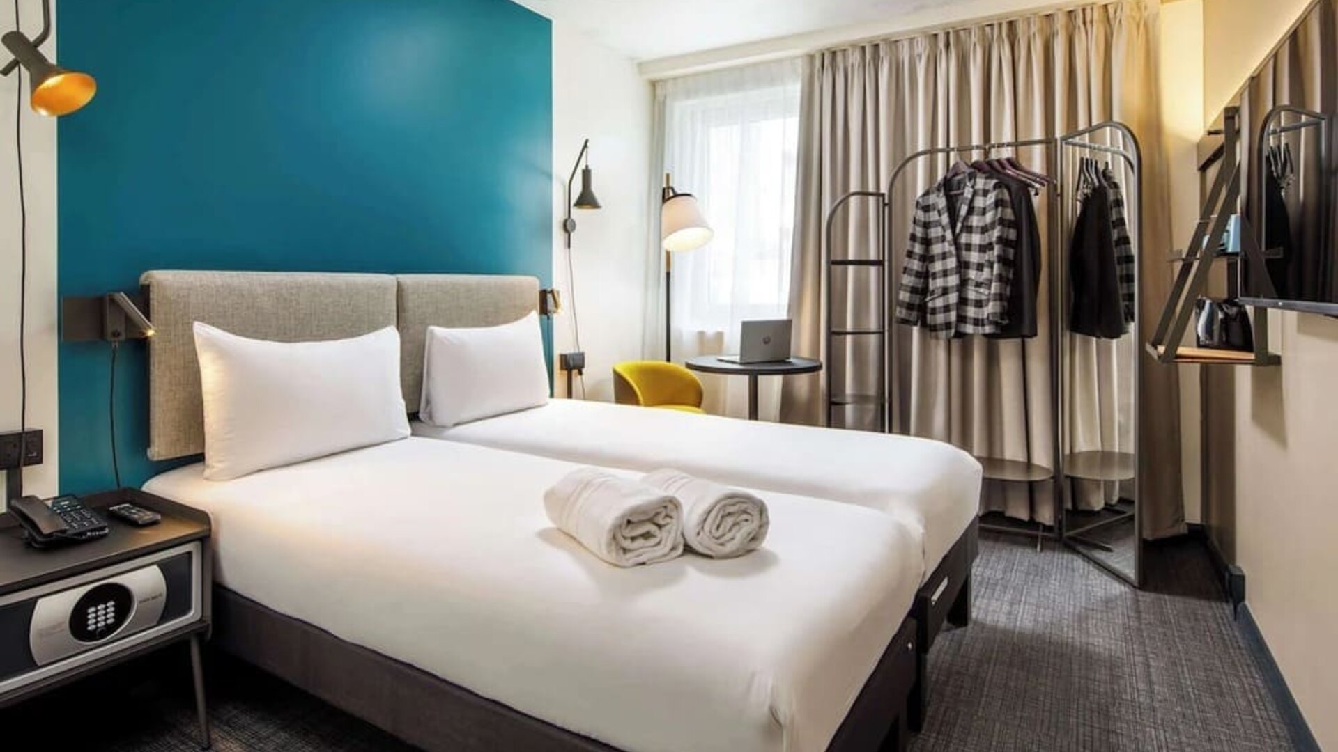 Bright and spacious day use twin room at Ibis London Blackfriars Hotel.