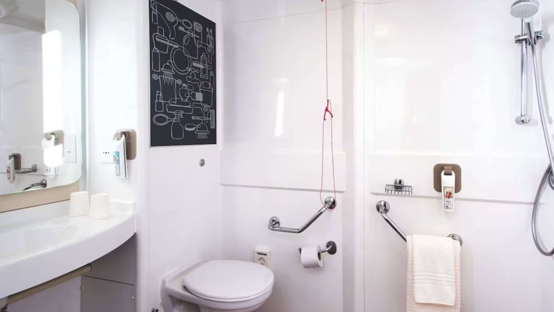 Guest bathroom with shower at Ibis Plymouth.
