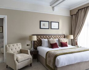 Bright and spacious day use room with private bathroom at St Paul's Hotel.