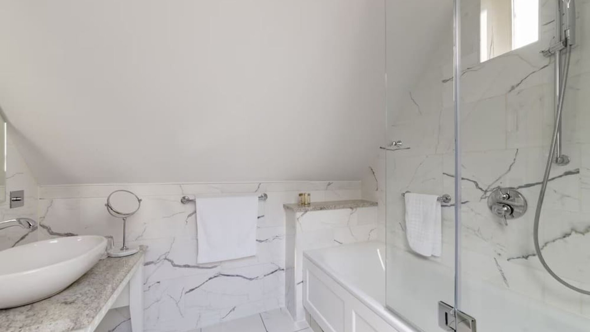 Guest bathroom with combined tub and shower at St Paul's Hotel.