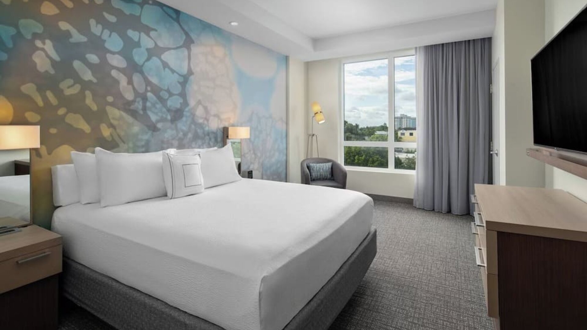 Day use room with natural light at Courtyard Delray Beach.
