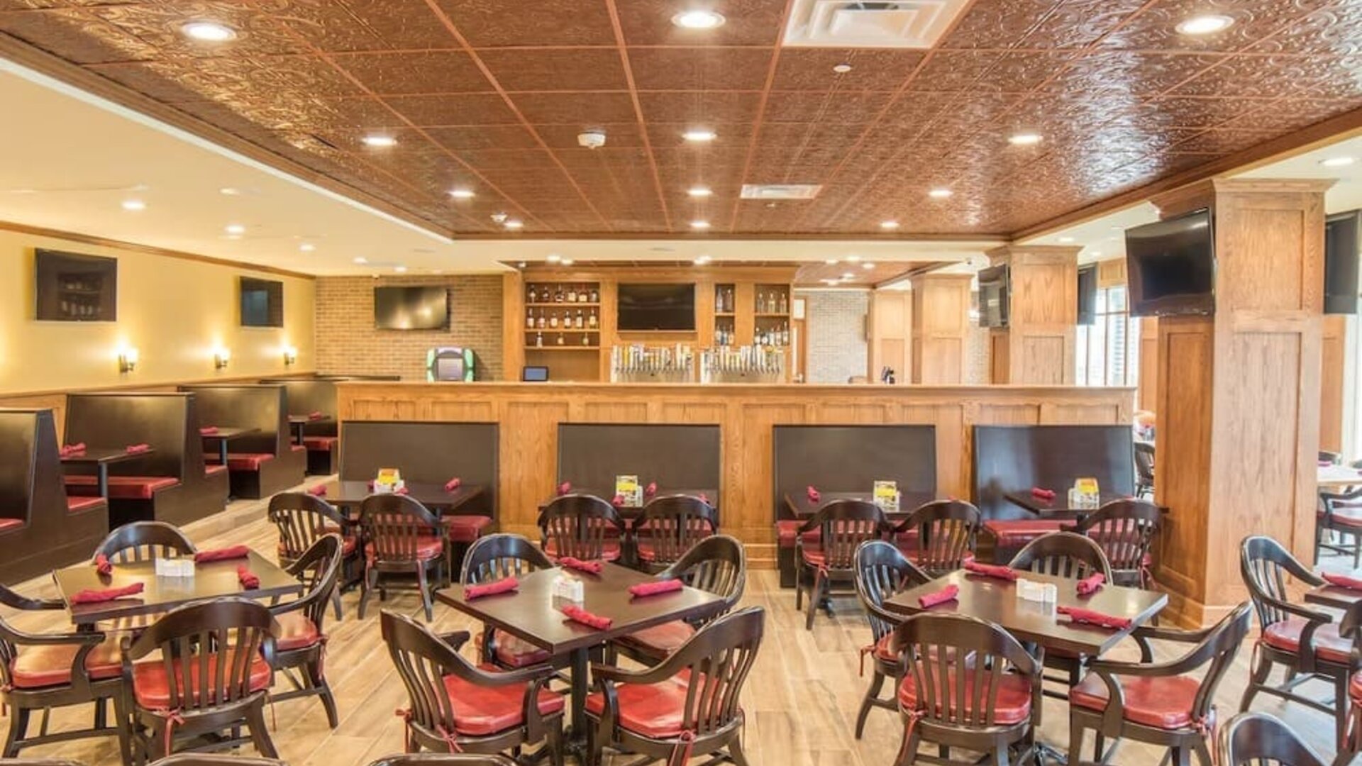 Dining area perfect for coworking at Holiday Inn - Trophy Club.