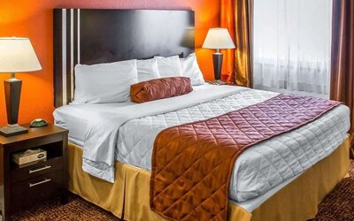 Day use room with natural light at Rodeway Inn Milford.
