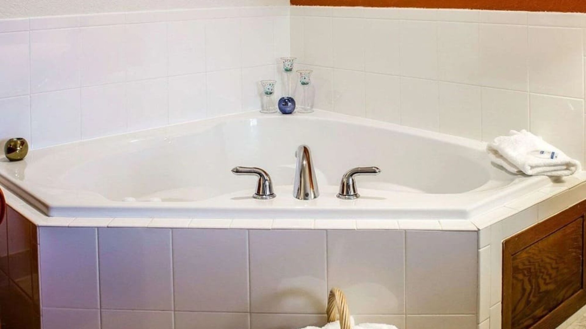 Bathtub available at Rodeway Inn Milford.