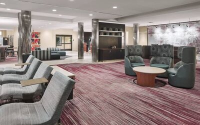 Lobby and coworking lounge at Courtyard Bossier City.