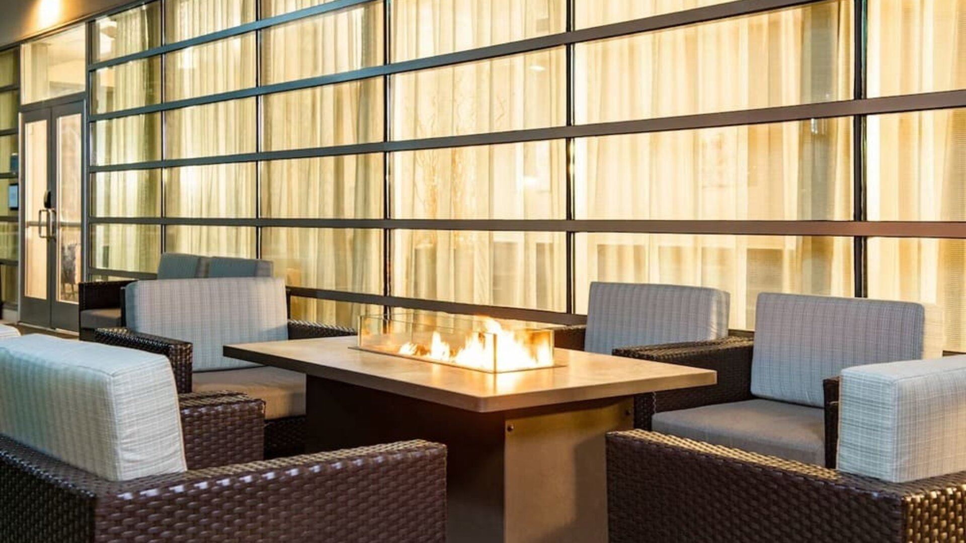 Firepit outdoor at Courtyard By Marriott Santa Ana Orange County.