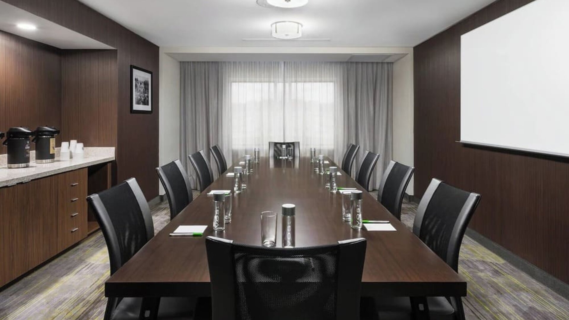 Professional meeting room at Courtyard By Marriott Ruston.