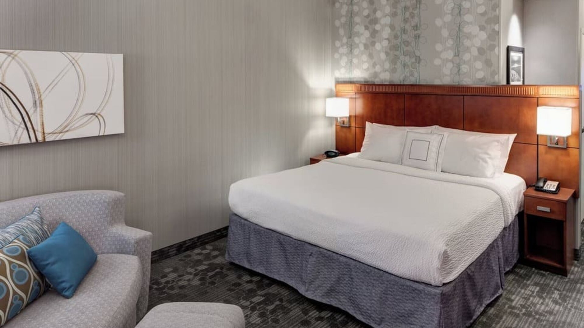 Day use room with sofa at Courtyard By Marriott Santa Clarita Valencia.