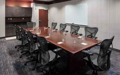 Professional meeting room at Courtyard By Marriott Santa Clarita Valencia.