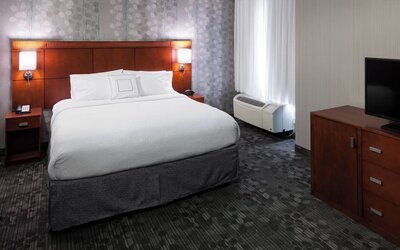 Day use room with natural light at Courtyard By Marriott Santa Clarita Valencia.