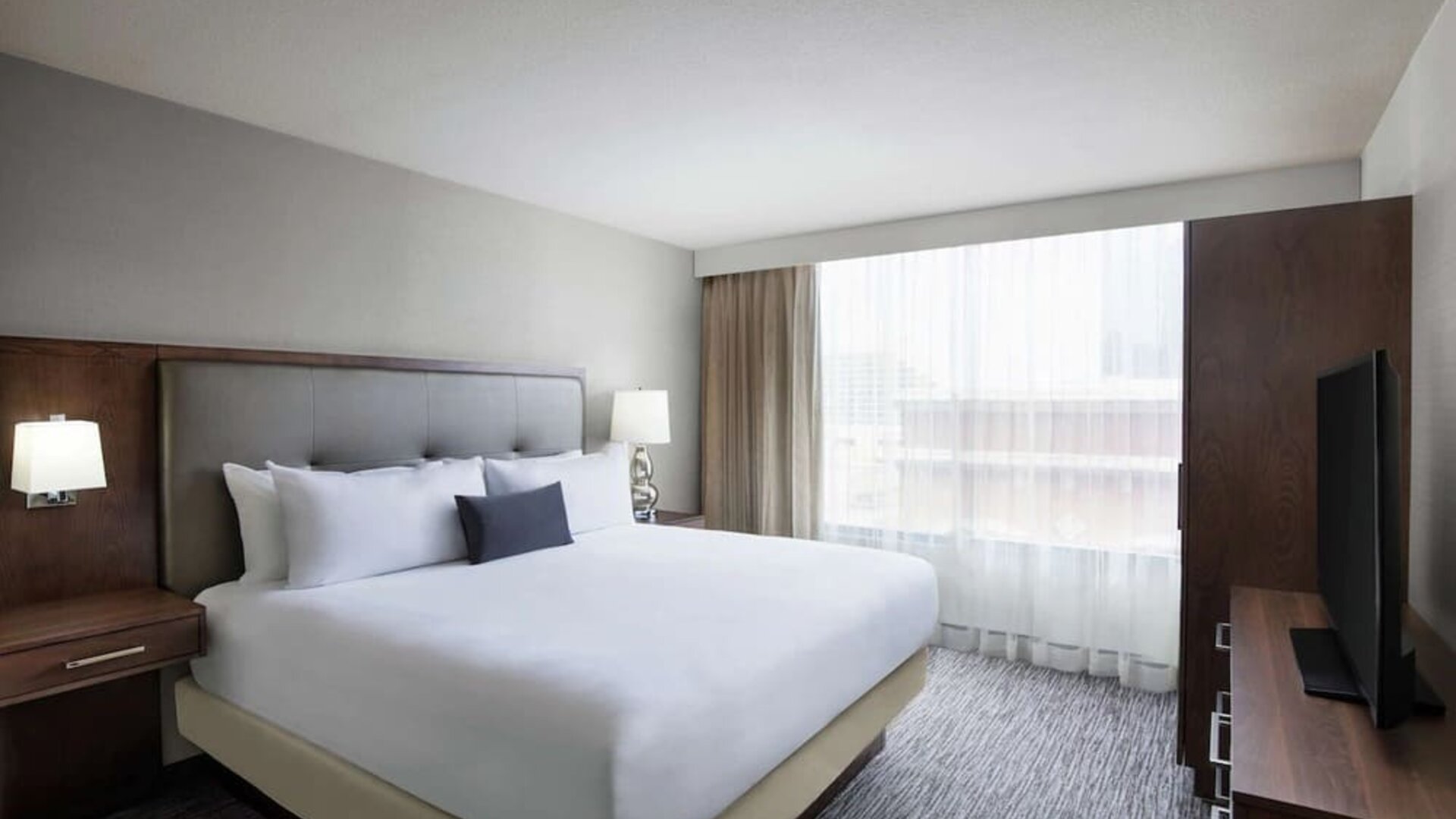 Day use room with natural light at Embassy Suites By Hilton Fort Worth Downtown.
