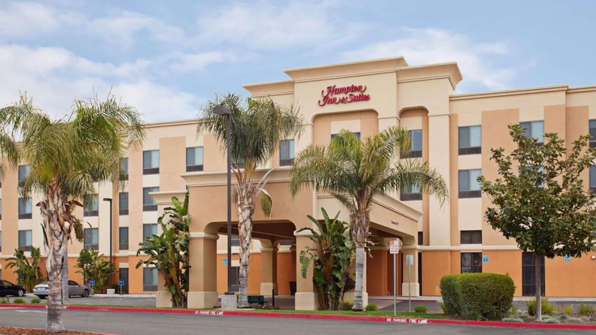 Hotel exterior at Hampton Inn & Suites Clovis.