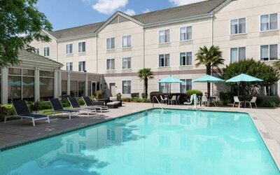 Refreshing outdoor pool at Hilton Garden Inn Sacramento/South Natomas.
