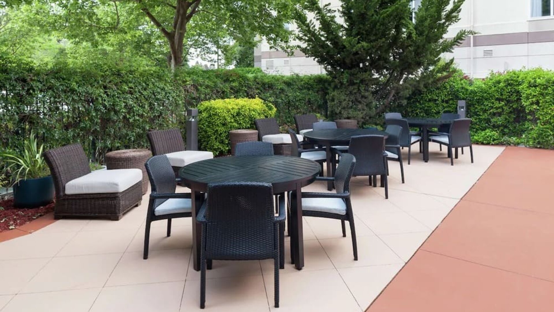 Seats in the garden available at Hilton Garden Inn Sacramento/South Natomas.