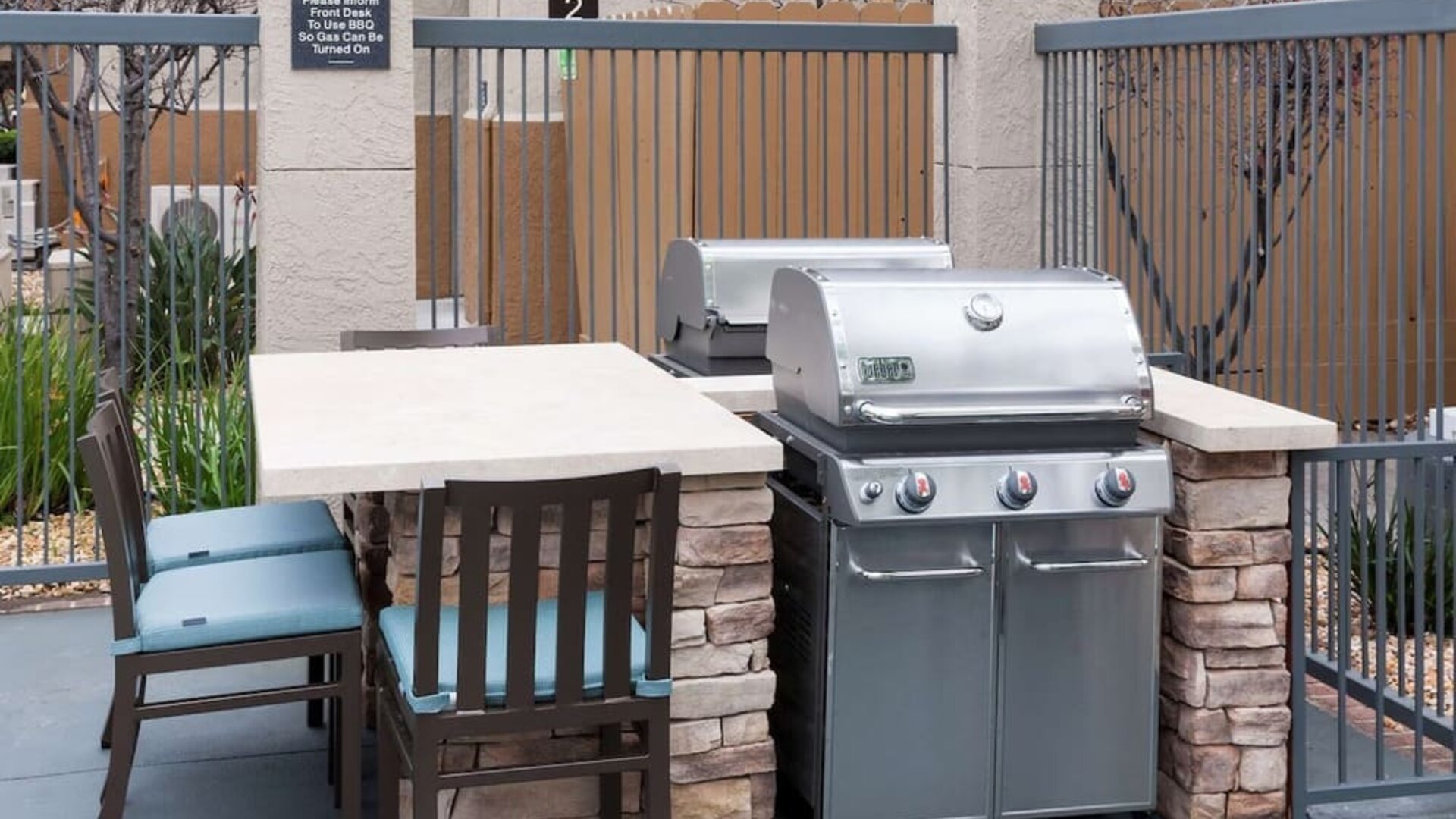 BBQ/picnic area at Homewood Suites By Hilton San Jose Airport-Silicon Valley.