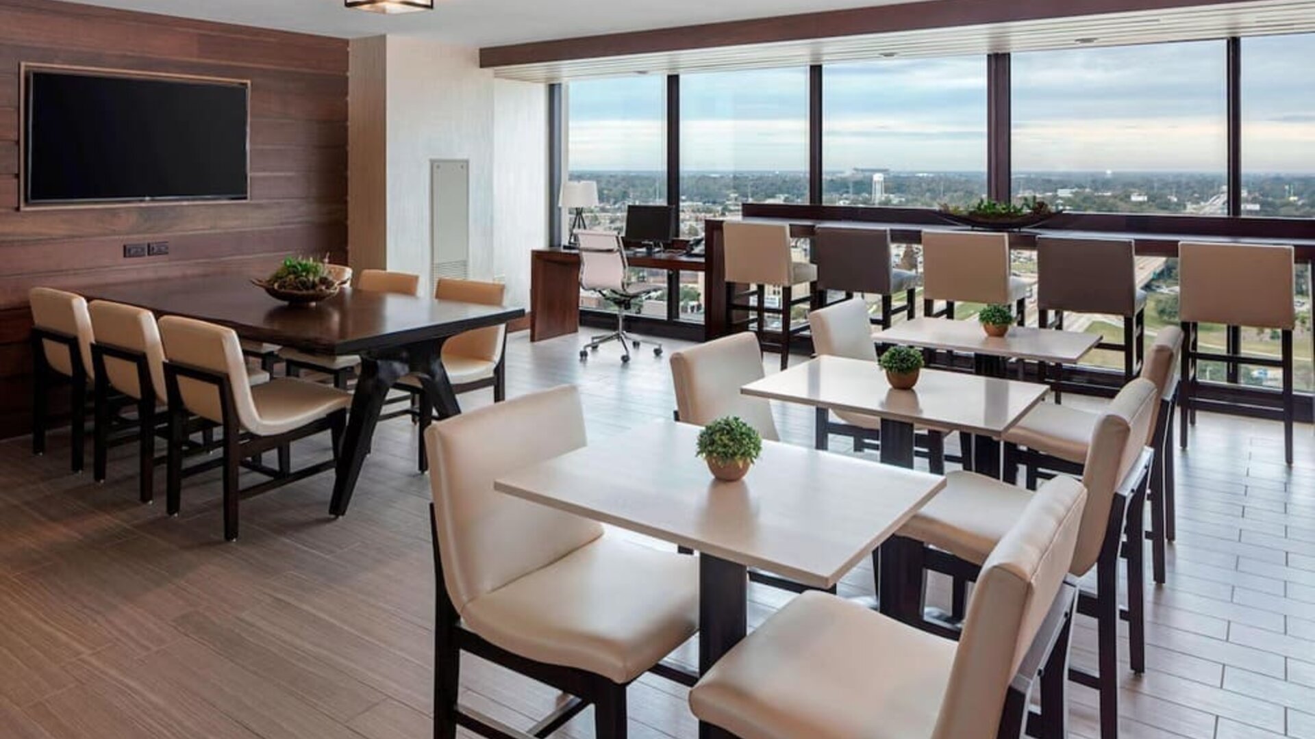 Coworking lounge at Marriott Baton Rouge.