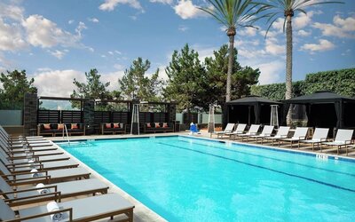 Refreshing outdoor pool at Marriott Del Mar.