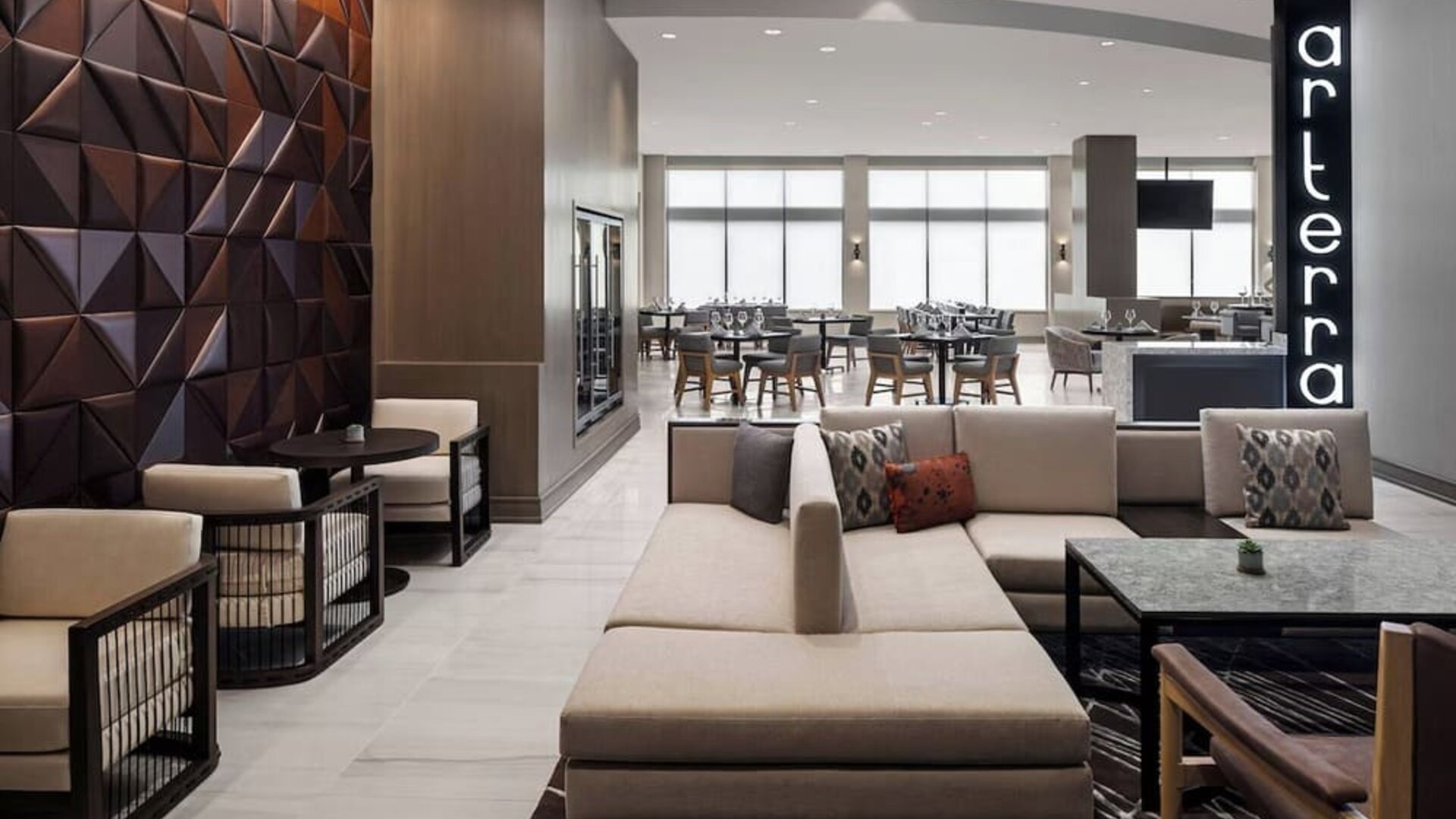 Dining area perfect for coworking at Marriott Del Mar.