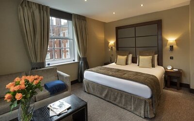 King room with living area at The Wellington by Blue Orchid Hotel (FKA The Rochester).