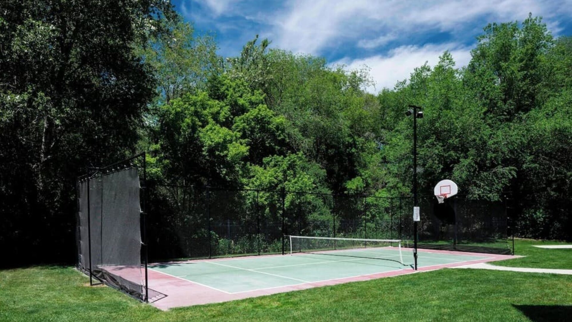 Basketball court and tennis court available at Residence Inn By Marriott Provo.
