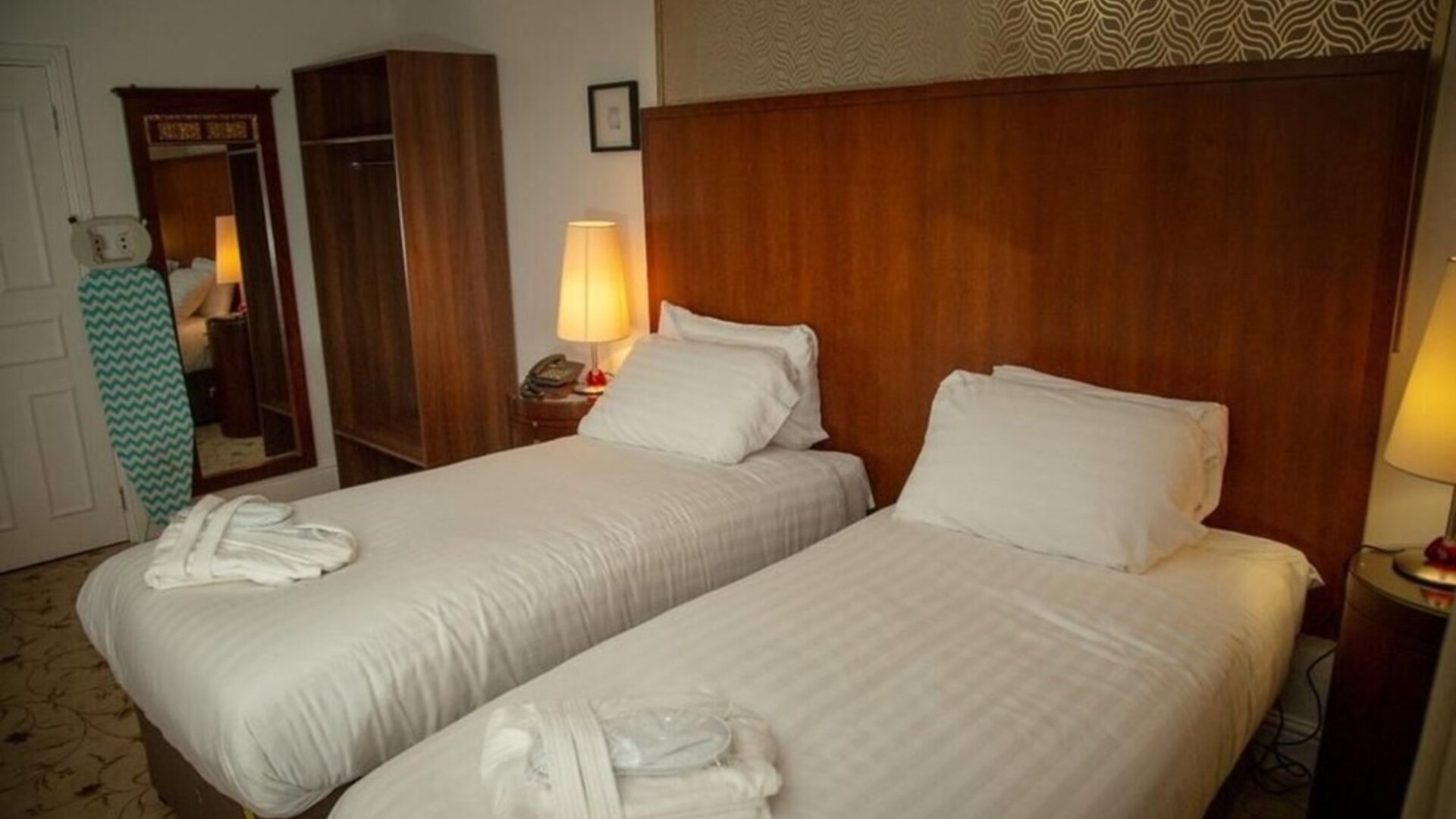 Day use twin room at The Ladbrooke Hotel.