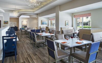 Dining area perfect for coworking at Hyatt Regency Valencia.