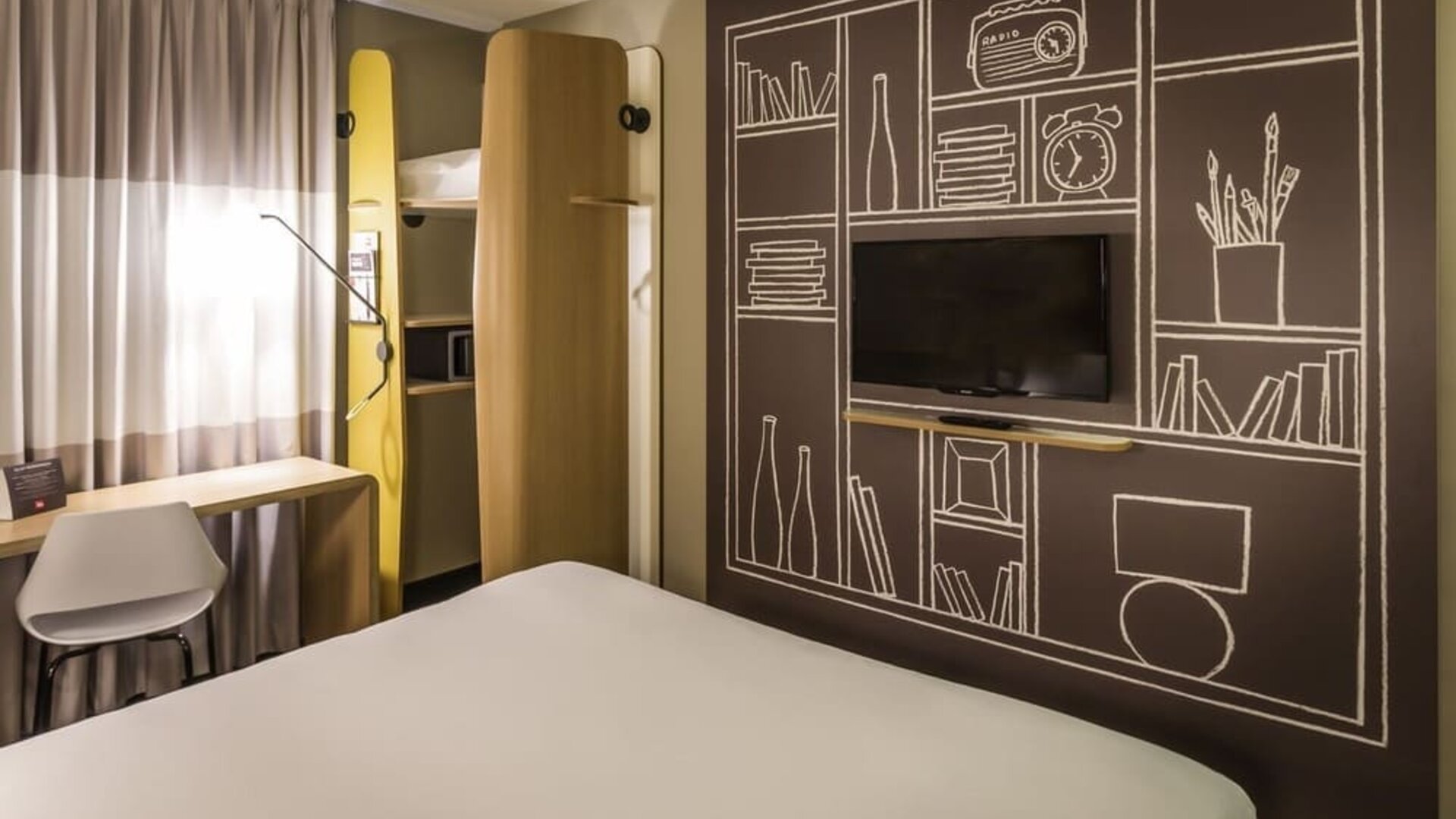 Day use room with work desk and TV screen at Ibis Birmingham Bordesley.