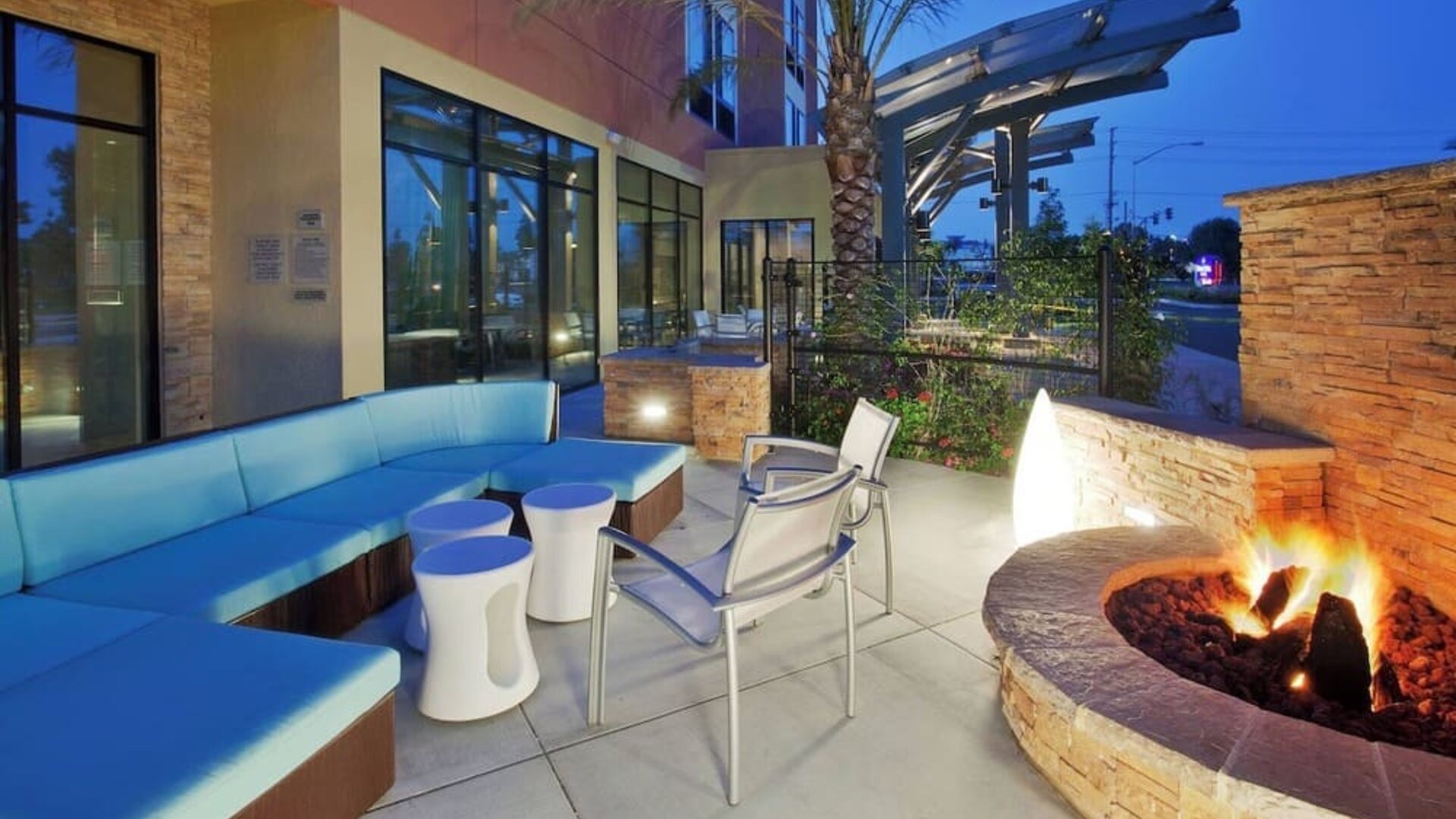 Fire pit perfect for coworking at SpringHill Suites By Marriott Irvine John Wayne Airport/Orange County.