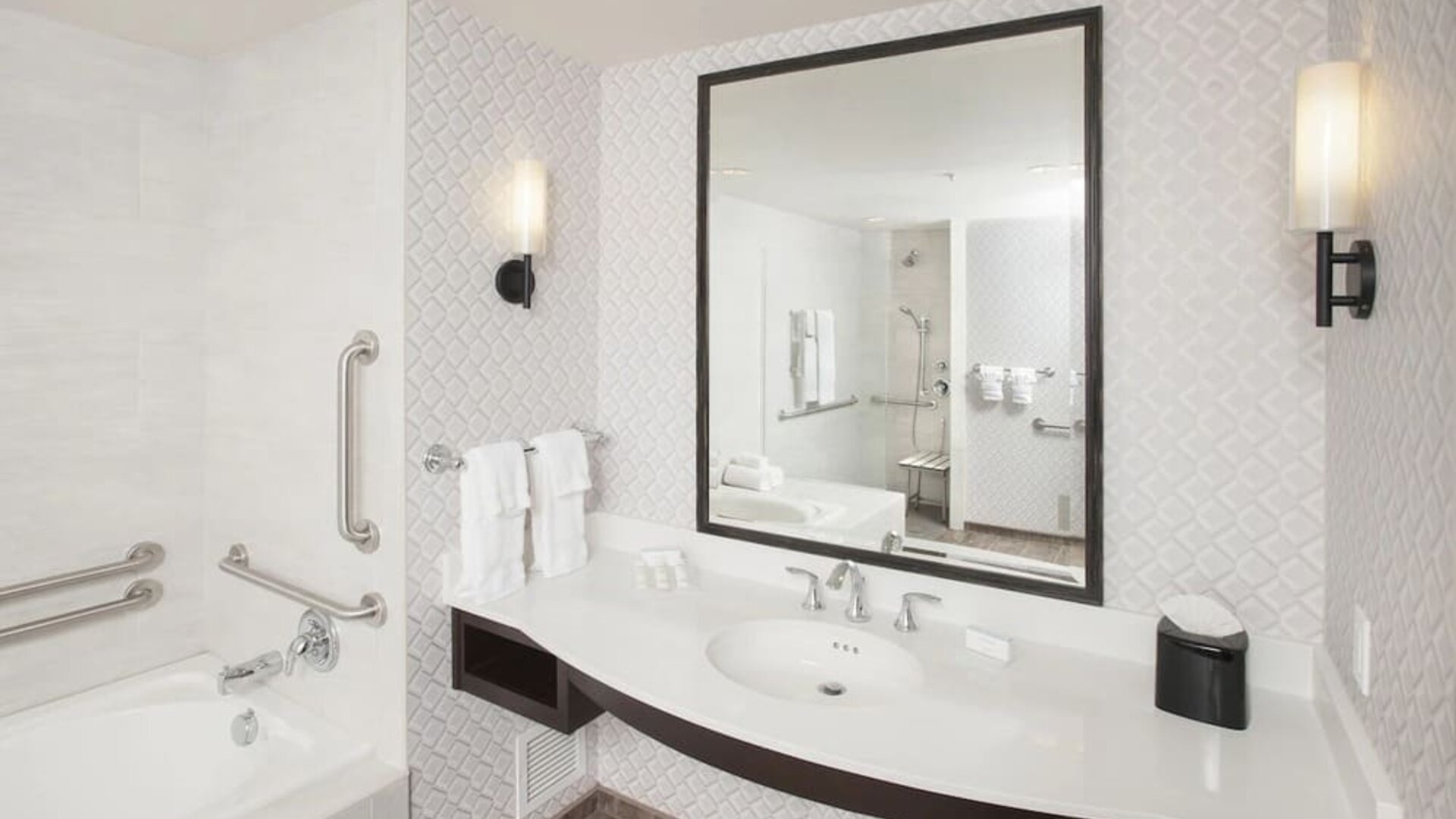 Guest bathroom with shower and tub at Hilton Garden Inn Burbank Downtown.