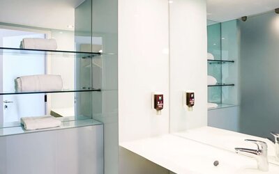 Private guest bathroom with free toiletries at Ibis Styles Crewe.