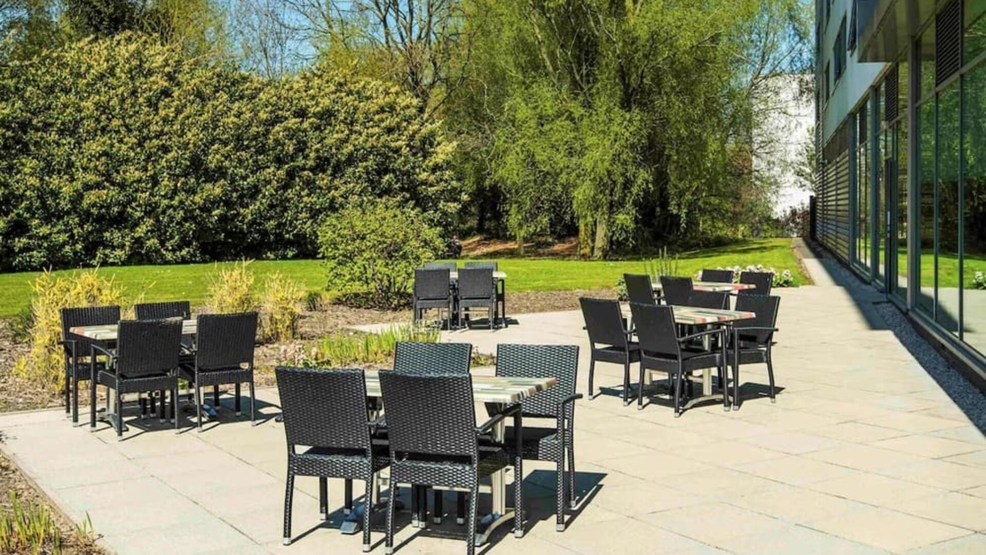 Outdoor seating at Ibis Styles Crewe.