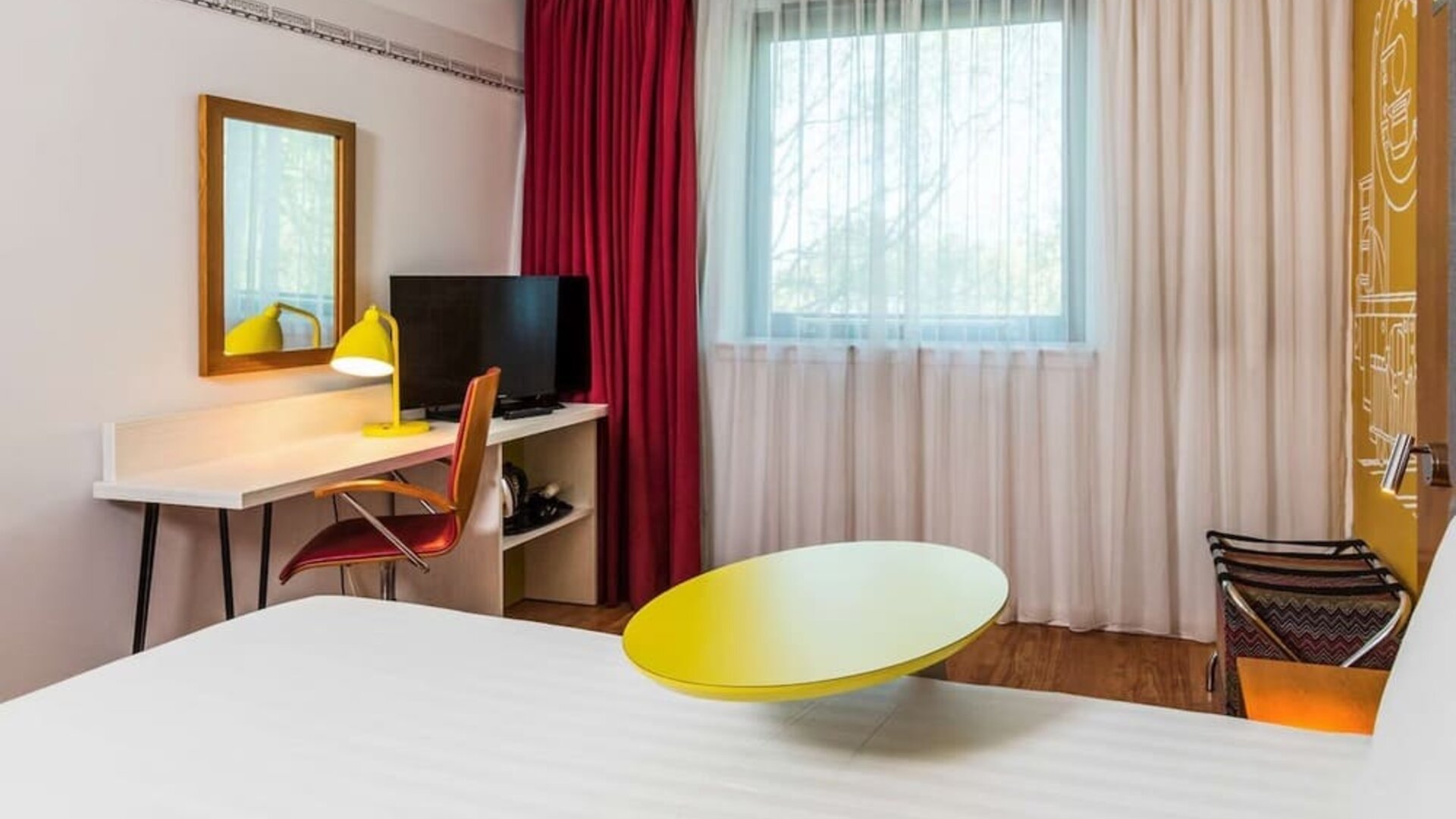 Standard day use room with work desk at Ibis Styles Crewe.