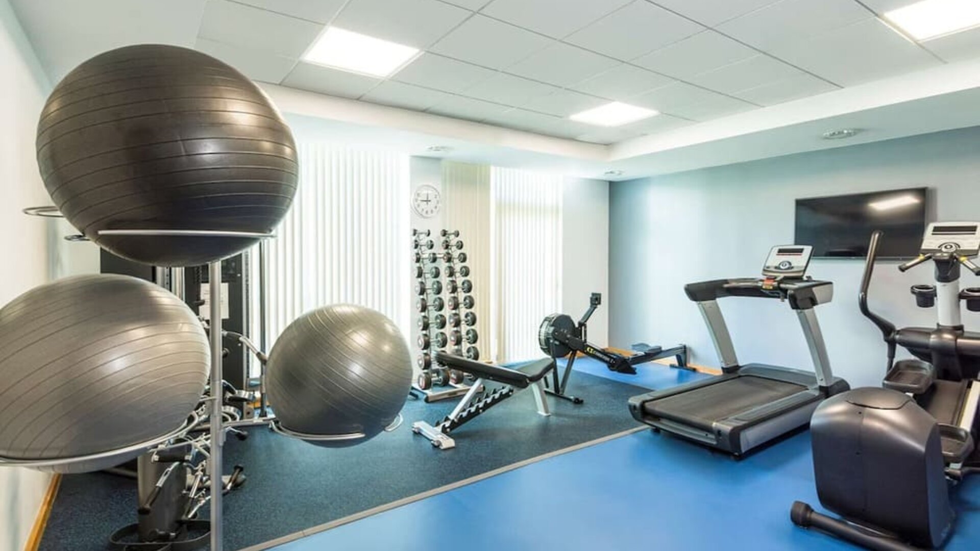Fully equipped fitness center at Ibis Styles Crewe.